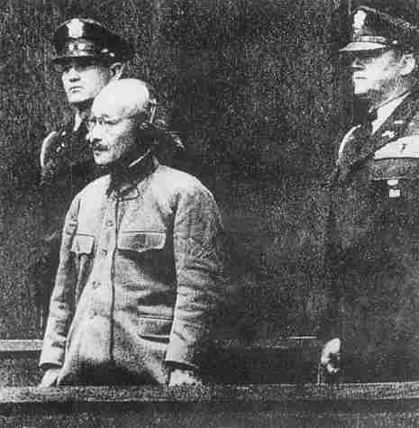 双手沾满中国人民鲜血的东条英机被处绞刑.jpg
