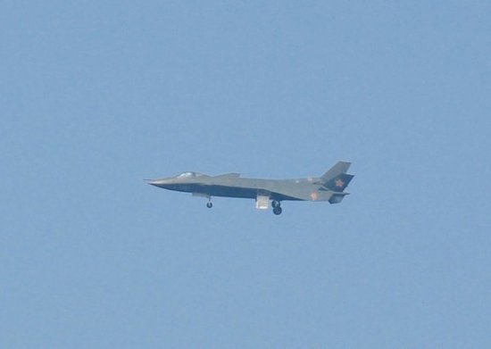 中国歼20隐形战机首飞成功.jpg
