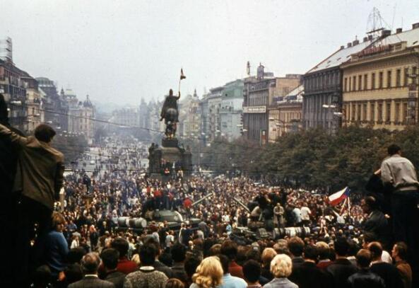 苏联解体后分裂成多少个国家？