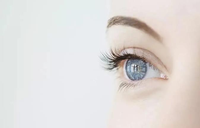 眼睛总是干涩还伴有视力模糊怎么办?