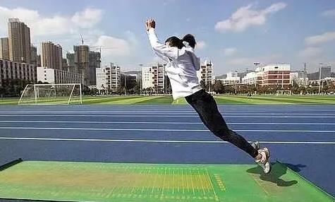 世界纪录中的立定跳远是多少米？