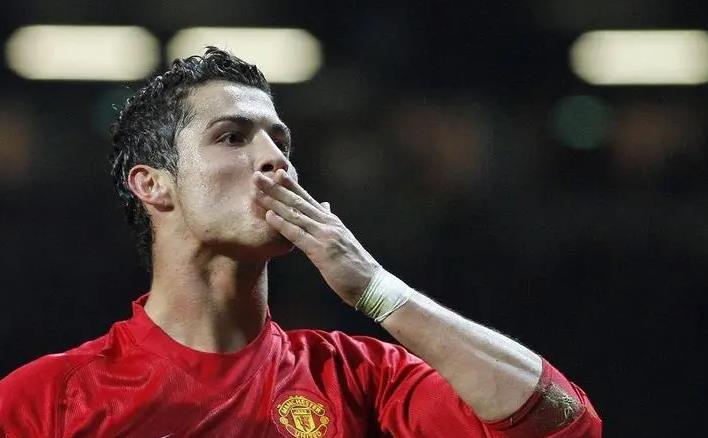 C罗正式宣布退役时间是哪一年?