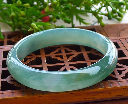 什么是翡翠a货?如何鉴定?