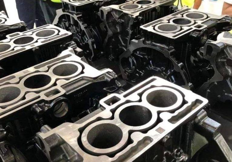 买车是买三缸还是四缸发动机的?