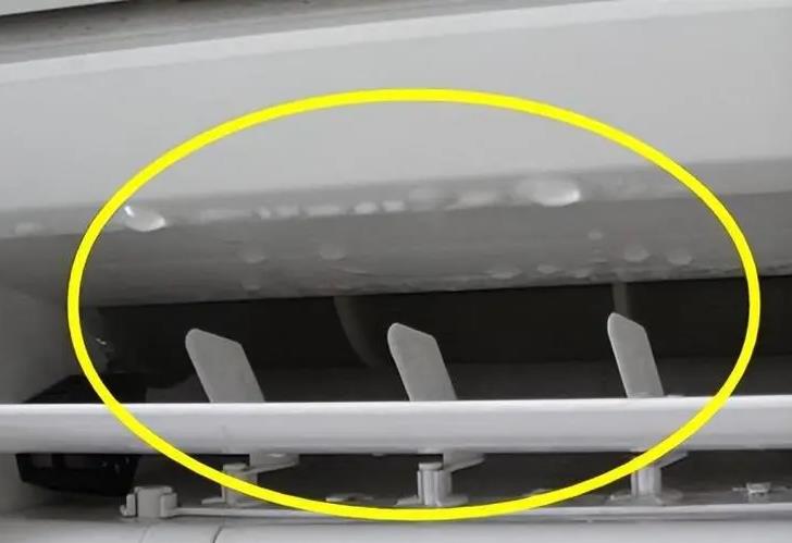 空调开机后内机漏水出来是怎么回事?