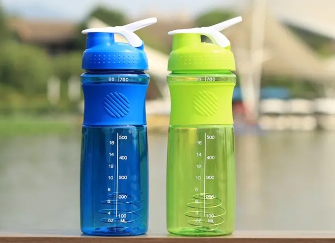 pc和pe材质水杯哪个更安全些?