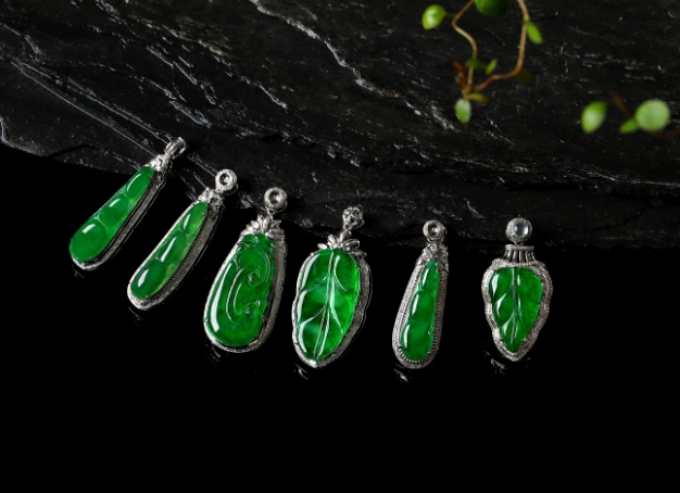 1702084351882910.jpg 鉴定翡翠真假的简单方法.jpg