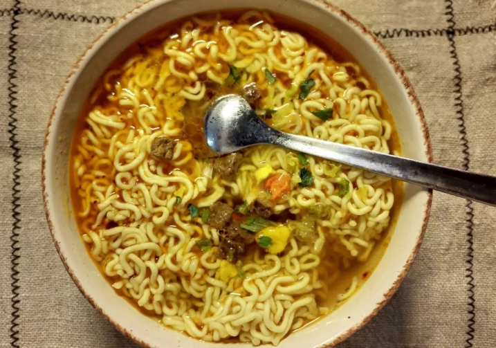 桶装泡面泡好后为什么会爆炸？