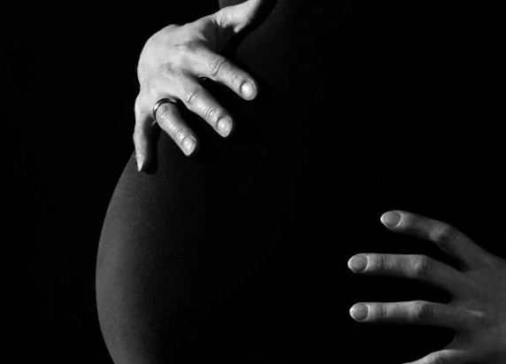 孕妇和孕妇打架互殴算群殴吗？