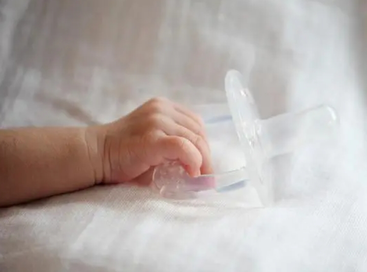 刚出生婴儿怎么护理？需要注意什么？