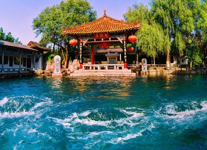 趵突泉是在哪个城市的？