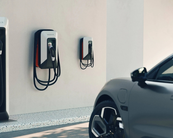 新能源汽车电量耗尽再充电还是随用随充,哪种更利于电池寿命？